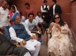 Suhaib Ilyasi with Fareeda Jalal &  PM Lookalike Gurmeet Singh on the Sets of Film 498A- The Wedding gift on 14th June 2011.JPG